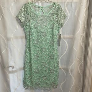 Almost Famous Light Green Short Sleeve Keyhole Back Lace Dress Size L (Juniors)
